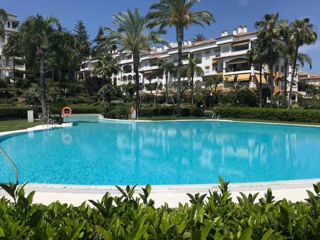 Hacienda Nagueles 1, 2 Bed 2 Bath, Large Terrace 400M From Beach Марбелья Екстер'єр фото